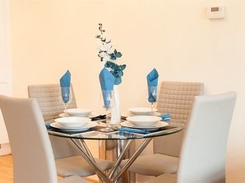 Station Suites Уотфорд Екстериор снимка