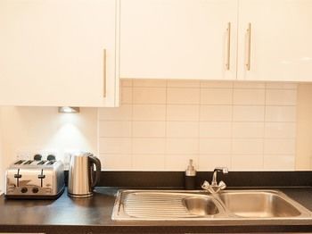 Station Suites Уотфорд Екстериор снимка
